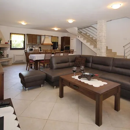 Feriehus Three-bedroom In Rebici