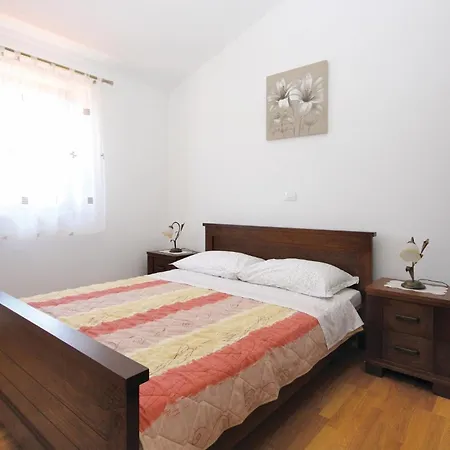 Holiday home Lovely Home In Rebici With Kitchen *