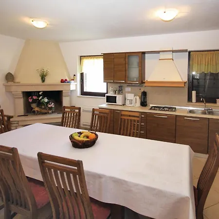 Holiday home Lovely Home In Rebici With Kitchen