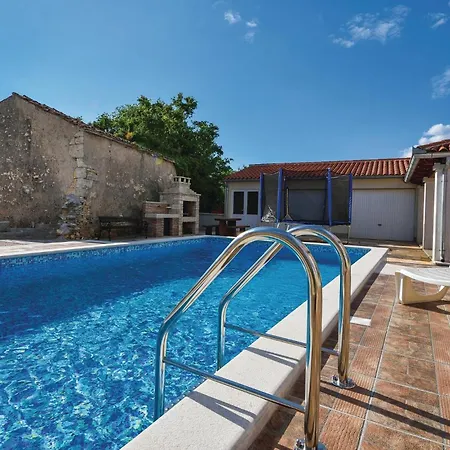 Holiday home Lovely Home In Rebici With Kitchen