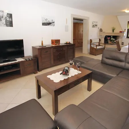 Feriehus Three-bedroom In Rebici