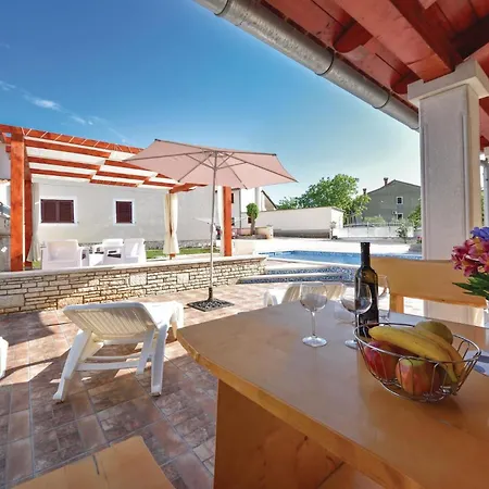 Holiday home Lovely Home In Rebici With Kitchen