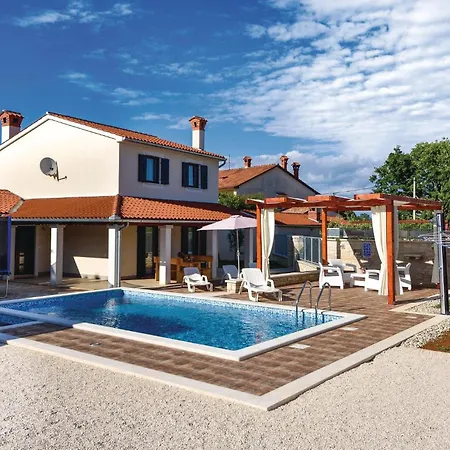 Holiday home Lovely Home In Rebici With Kitchen