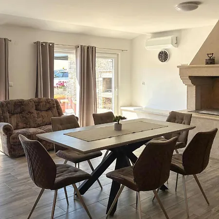Three-bedroom In Feriehus