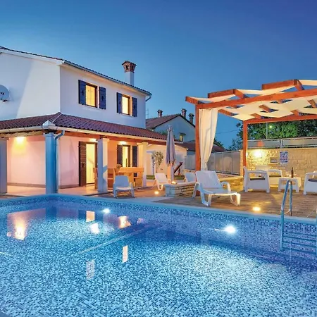 Three-bedroom In Feriehus *